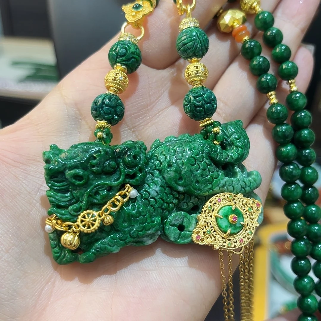 孤***独颈饰未镶嵌翡翠麒麟