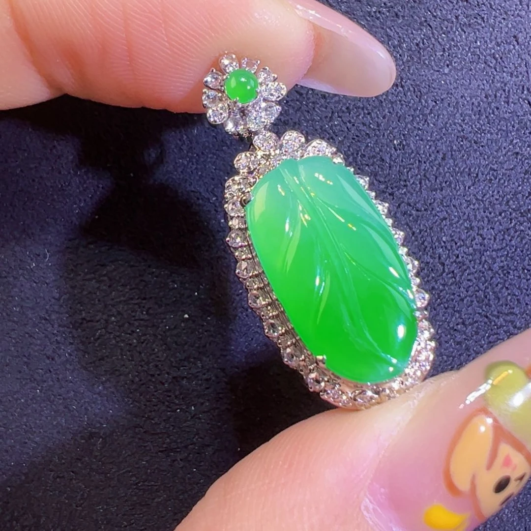 翡翠18K金镶嵌颈饰叶子