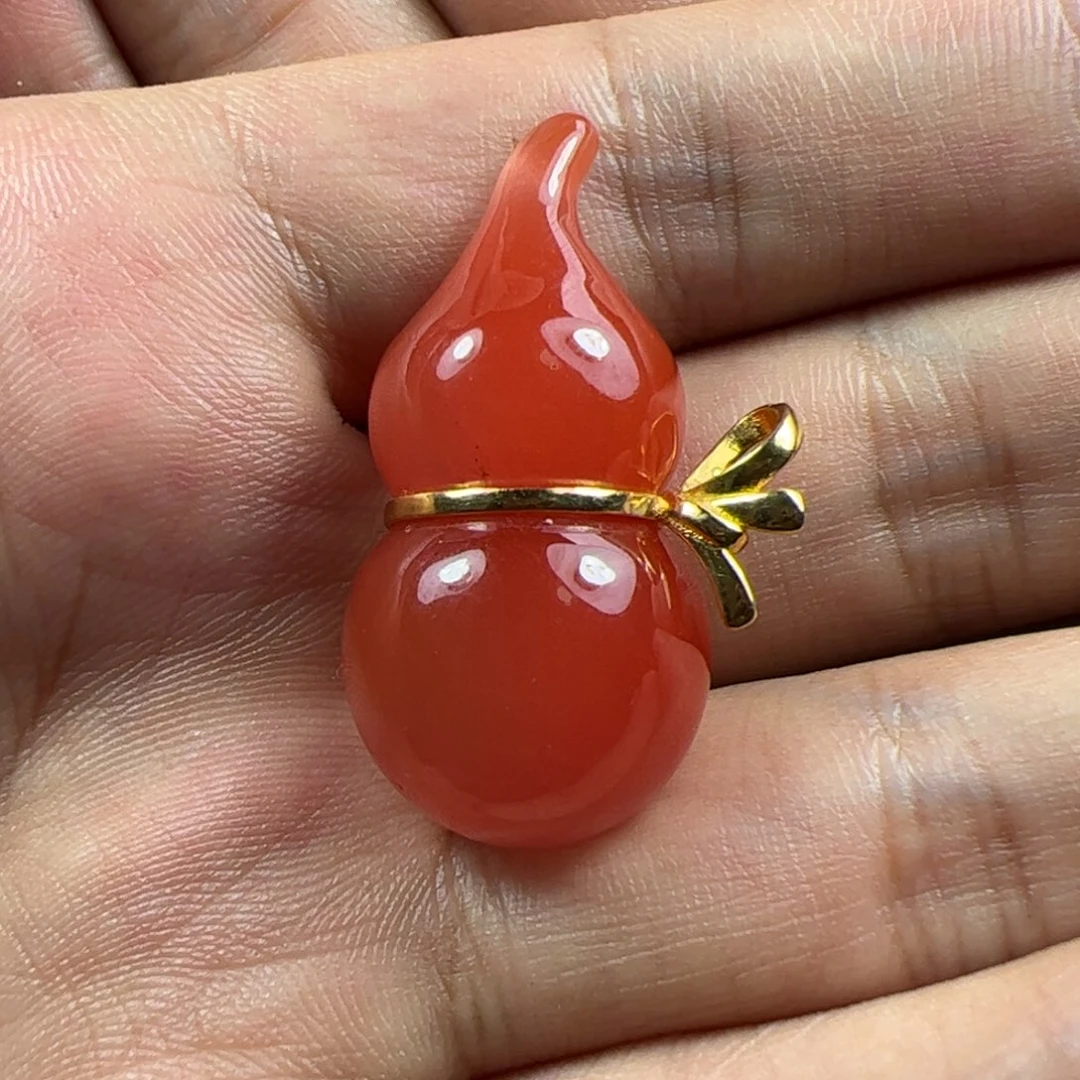 18K金镶嵌吊坠南红玛瑙静**学