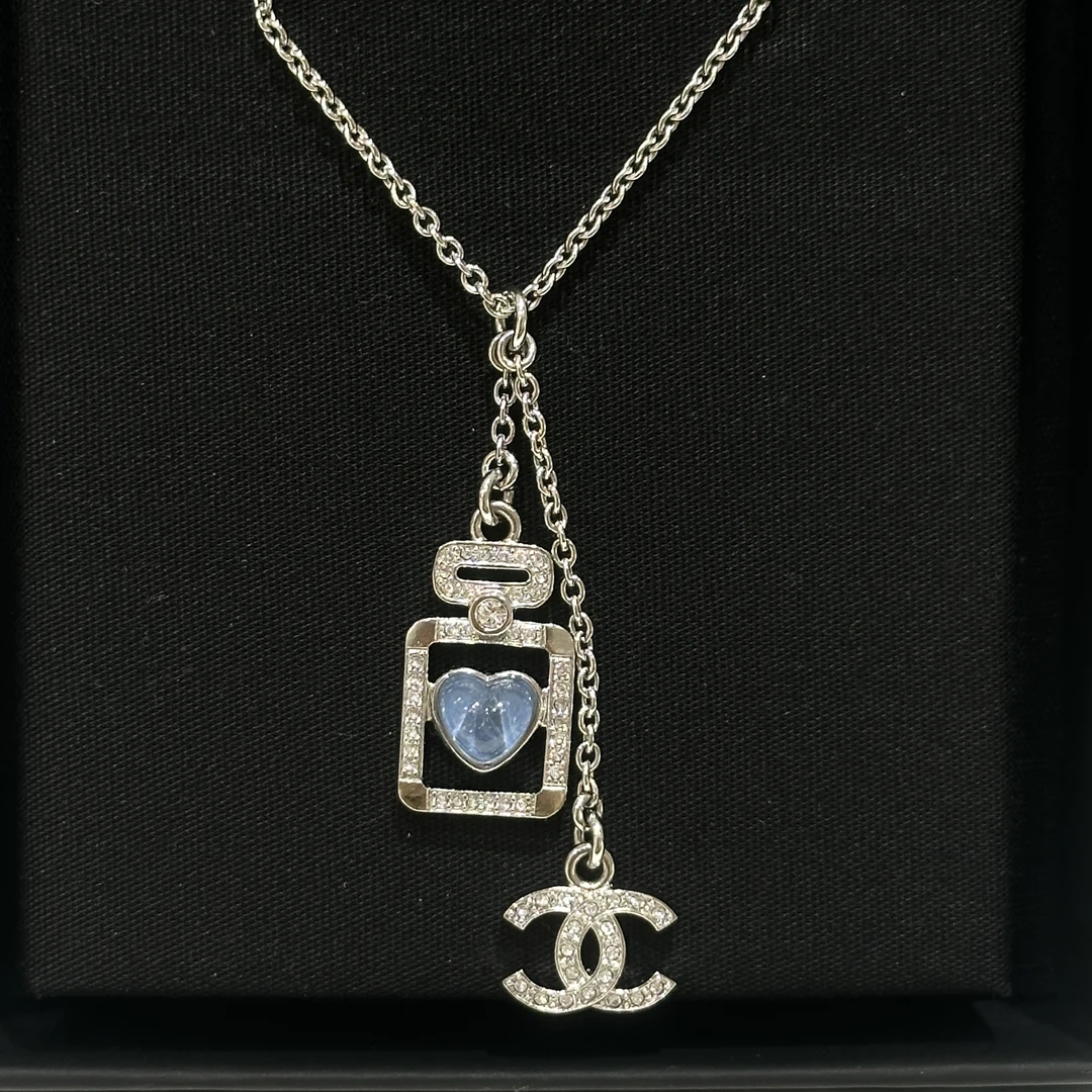 全新未使用 Chanel/香奈儿 25P 蓝色爱心香水瓶双C 项链