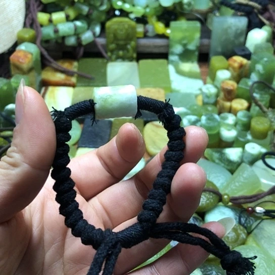 未镶嵌岫玉吊坠岫