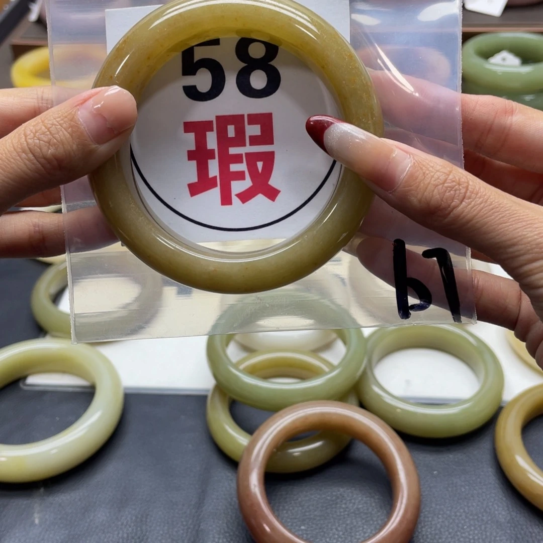 石英质玉手镯未镶嵌