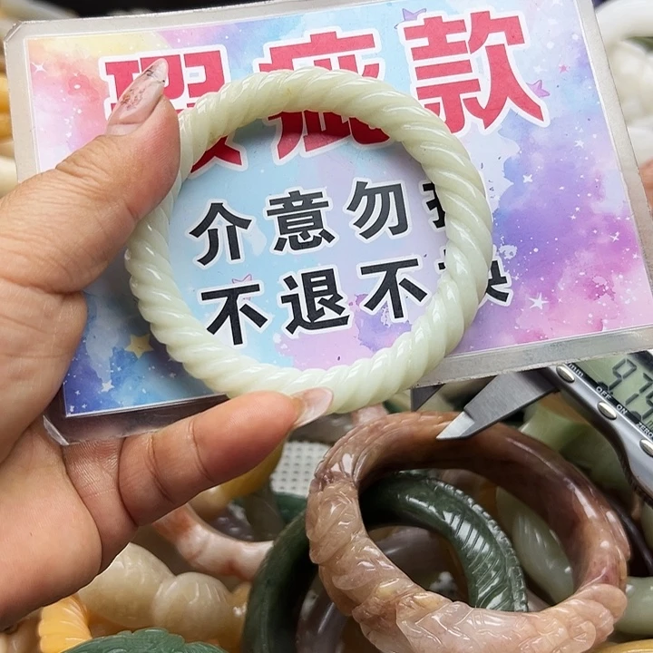 未镶嵌手镯石英岩玉