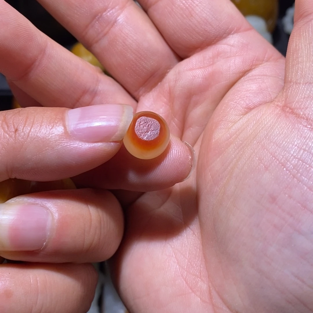 森***虎和田玉未镶嵌颈饰