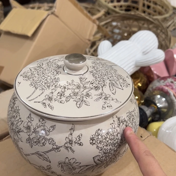 陶瓷花瓶微瑕捡漏出高17口13公分