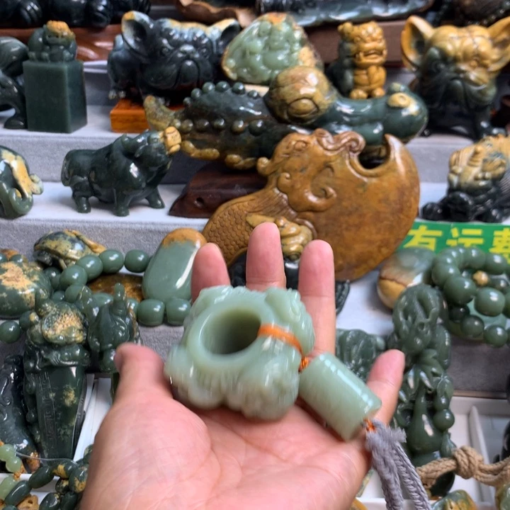 呃***就岫岩老玉（透闪石质玉）未镶嵌挂件