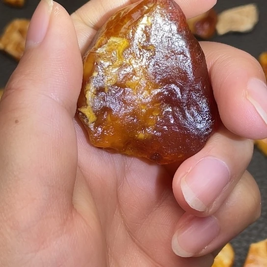 定制琥珀花蜡妖原石