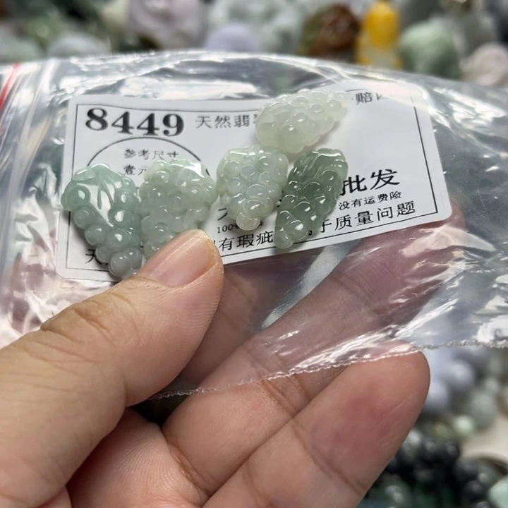 翡翠未镶嵌颈饰8449