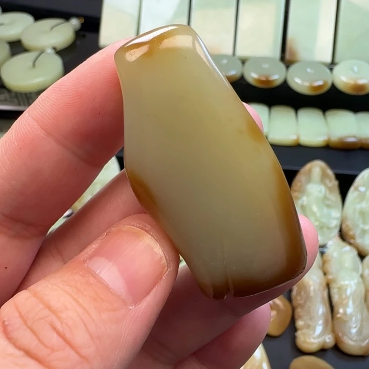 ~****和田玉未镶嵌颈饰