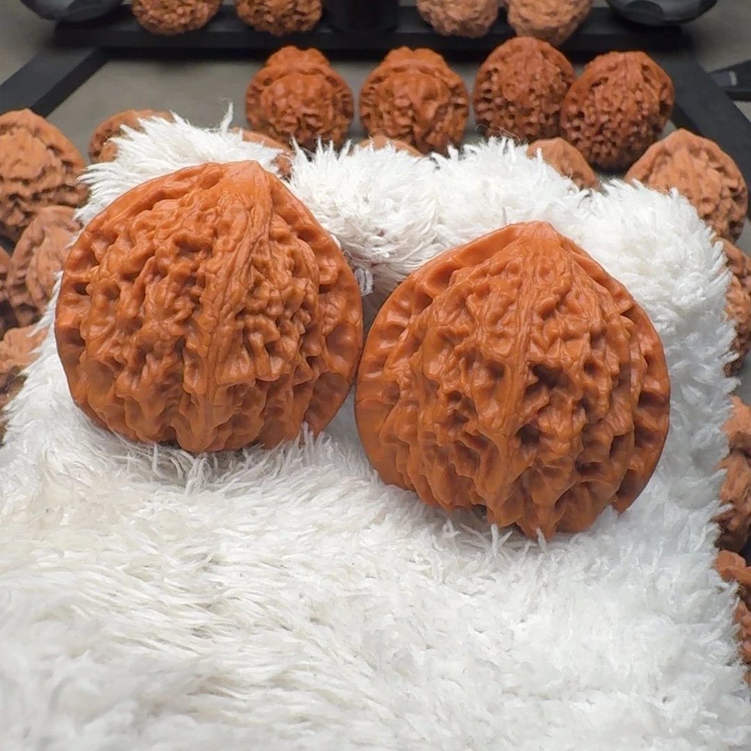 文玩核桃吊坠金牛