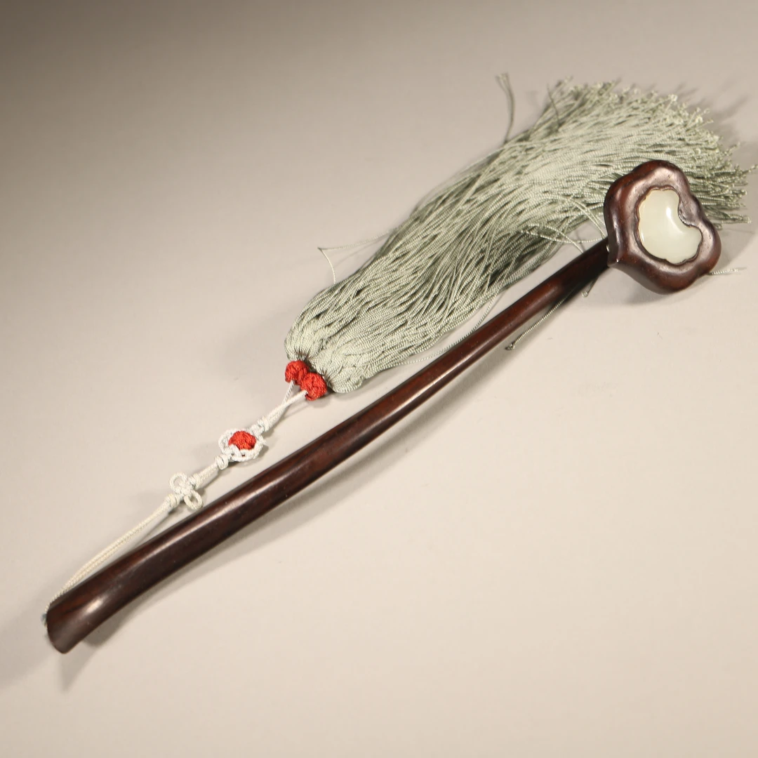 Lot10清代 红木镶玉如意