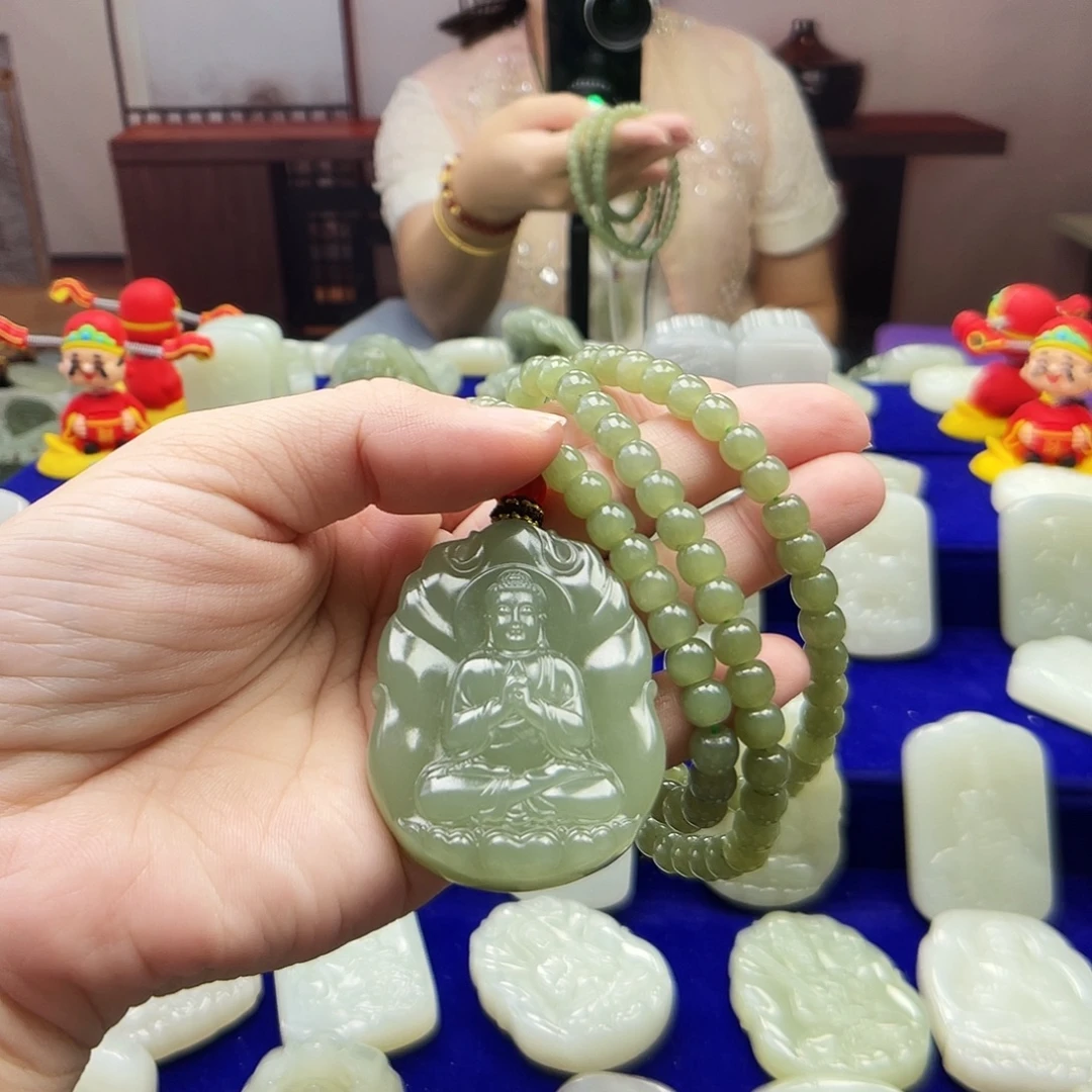 张***佳和田玉未镶嵌颈饰