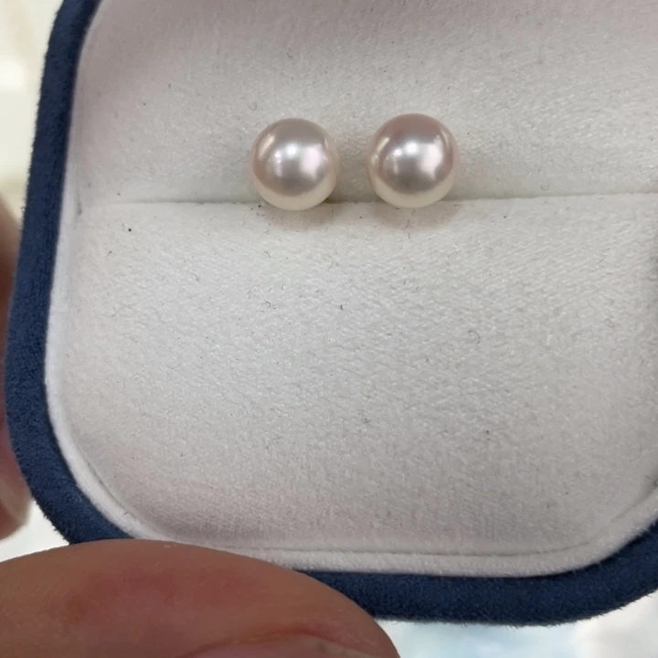 18K金镶嵌海水珍珠耳饰