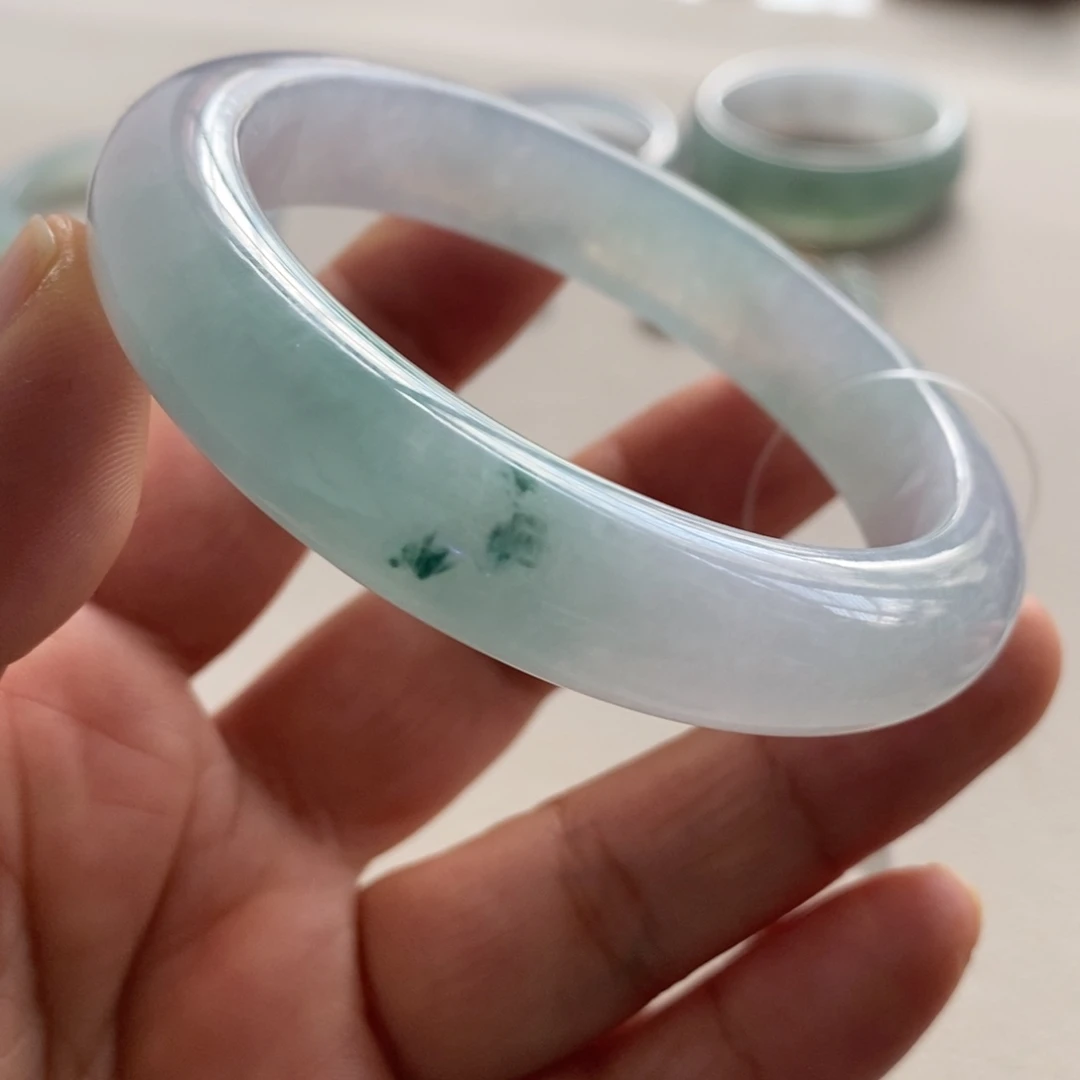 翡翠手镯未镶嵌天然翡翠手镯