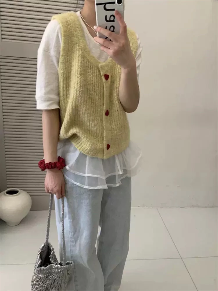 韩系软糯甜美洋气爱心扣针织开衫马甲背心女无袖短款叠穿毛衣坎肩