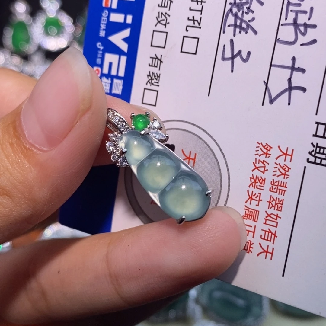 颈饰未镶嵌翡翠天然