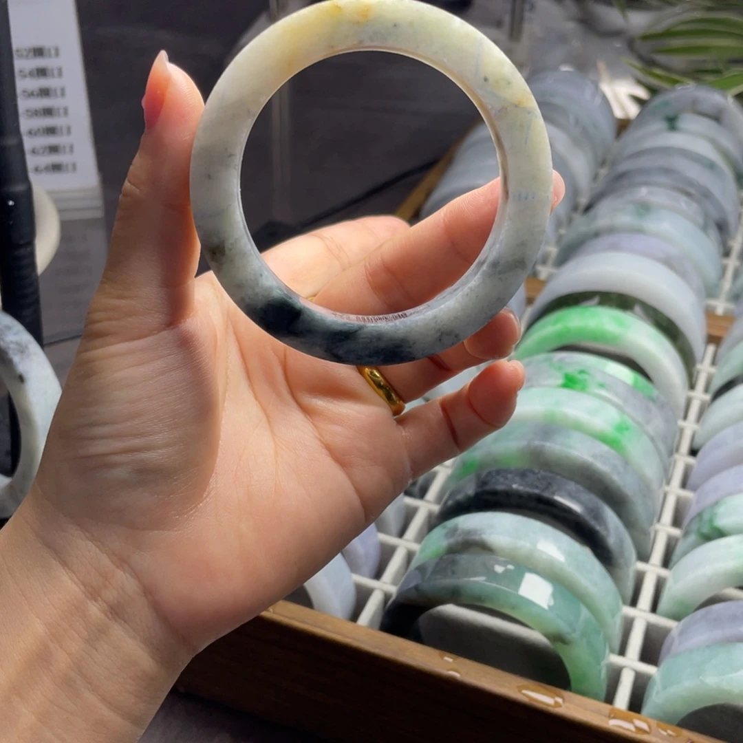 未镶嵌翡翠手镯定制翡翠