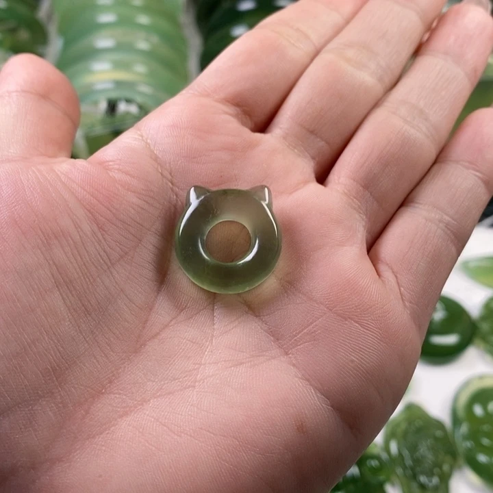 未镶嵌蛇纹石玉颈饰