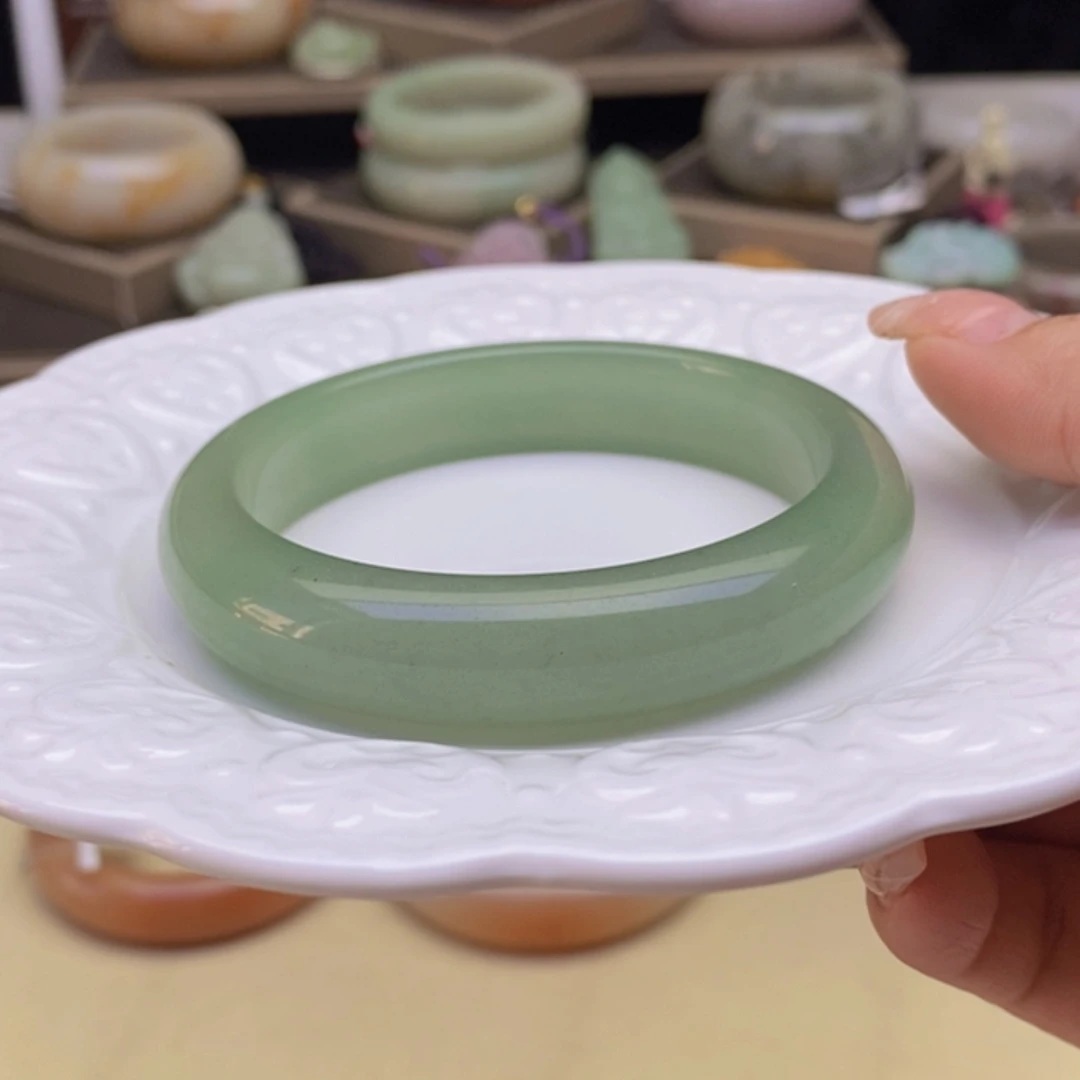 【闪购商品】石英岩玉手镯未镶嵌