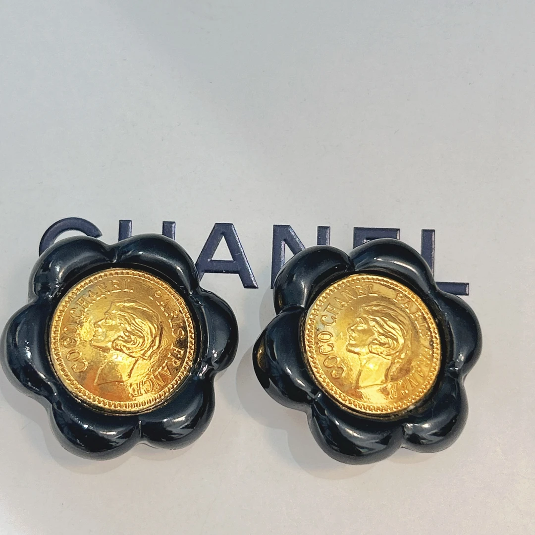 95新 Chanel/香奈儿 vintage香奈儿中古太阳花黑金人像耳夹