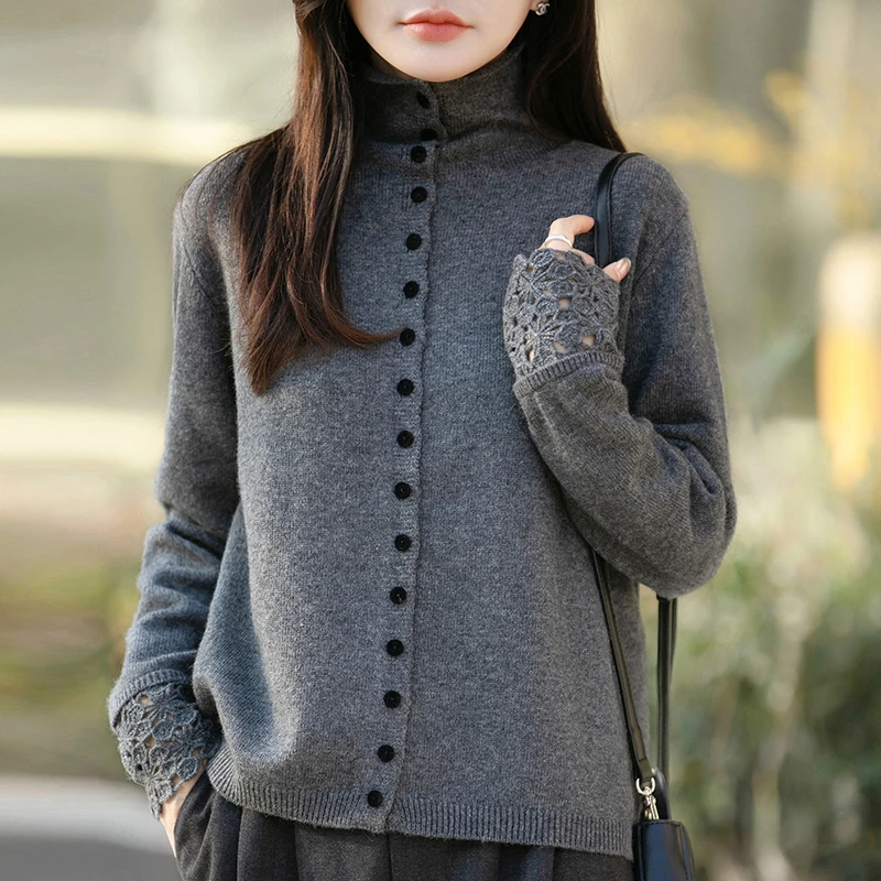 时尚品牌女装秋冬高领单排扣针织开衫时尚立领袖口勾花内搭外套