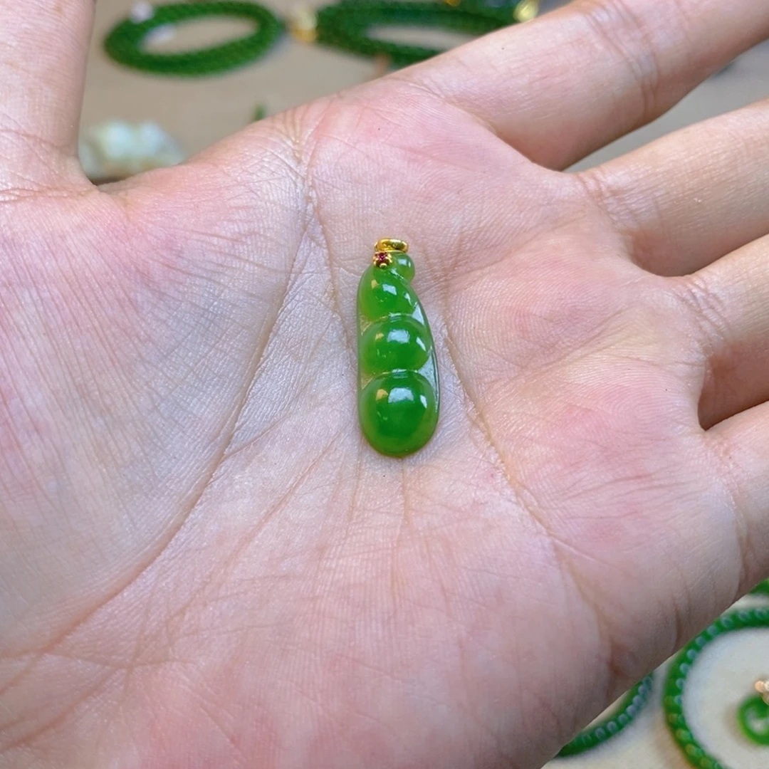 石***5颈饰18K金镶嵌和田玉