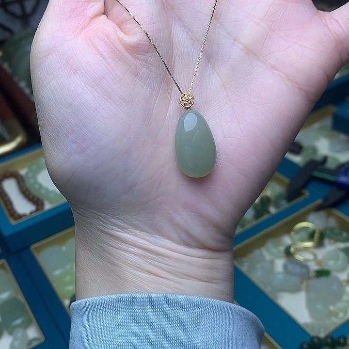 和田玉18K金镶嵌颈饰