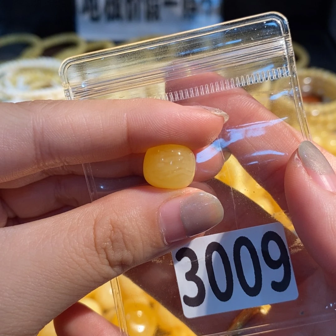 未镶嵌琥珀珠宝奇石3009