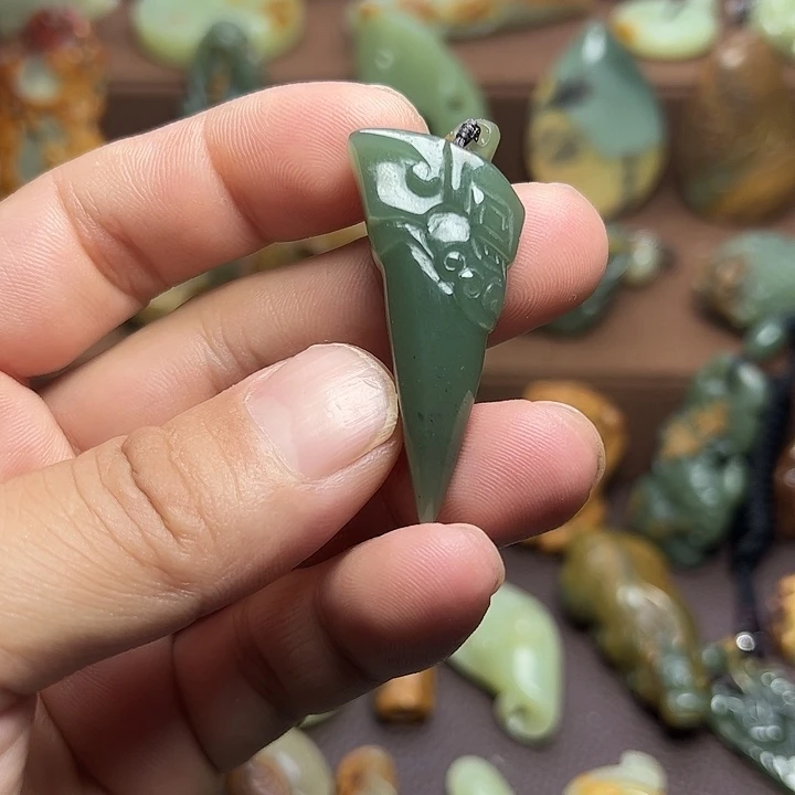 岫岩河磨玉（透闪石质玉）未镶嵌颈饰