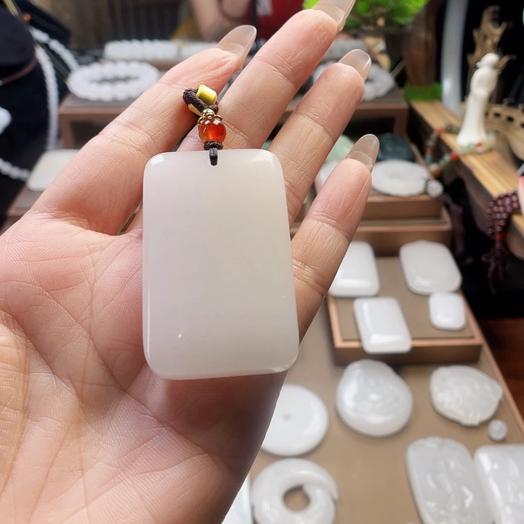 石英质玉（金丝玉）未镶嵌颈饰情*新疆金丝玉