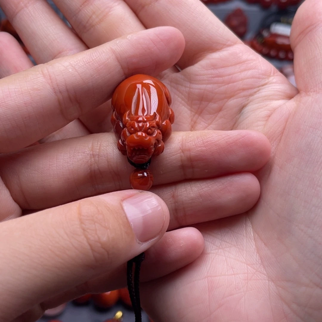 南红玛瑙未镶嵌珠宝奇石貔貅吊坠