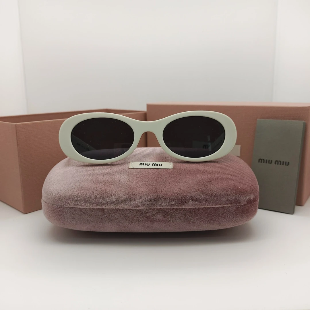 未使用 MIU MIU/缪缪 Miu miu 百搭墨镜 货号 5361 0MU 06ZS 9053