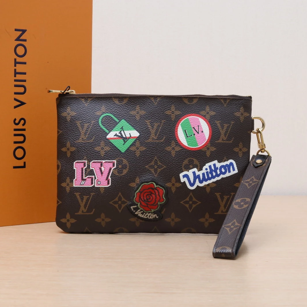 95新 LouisVuitton/路易威登 【娇】 老花 PVC 限量 徽章 手拿包