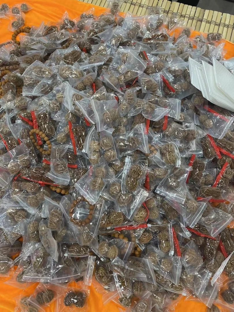 不要利文玩核桃到手5对（随机发货个别会是4对核桃一个手串）