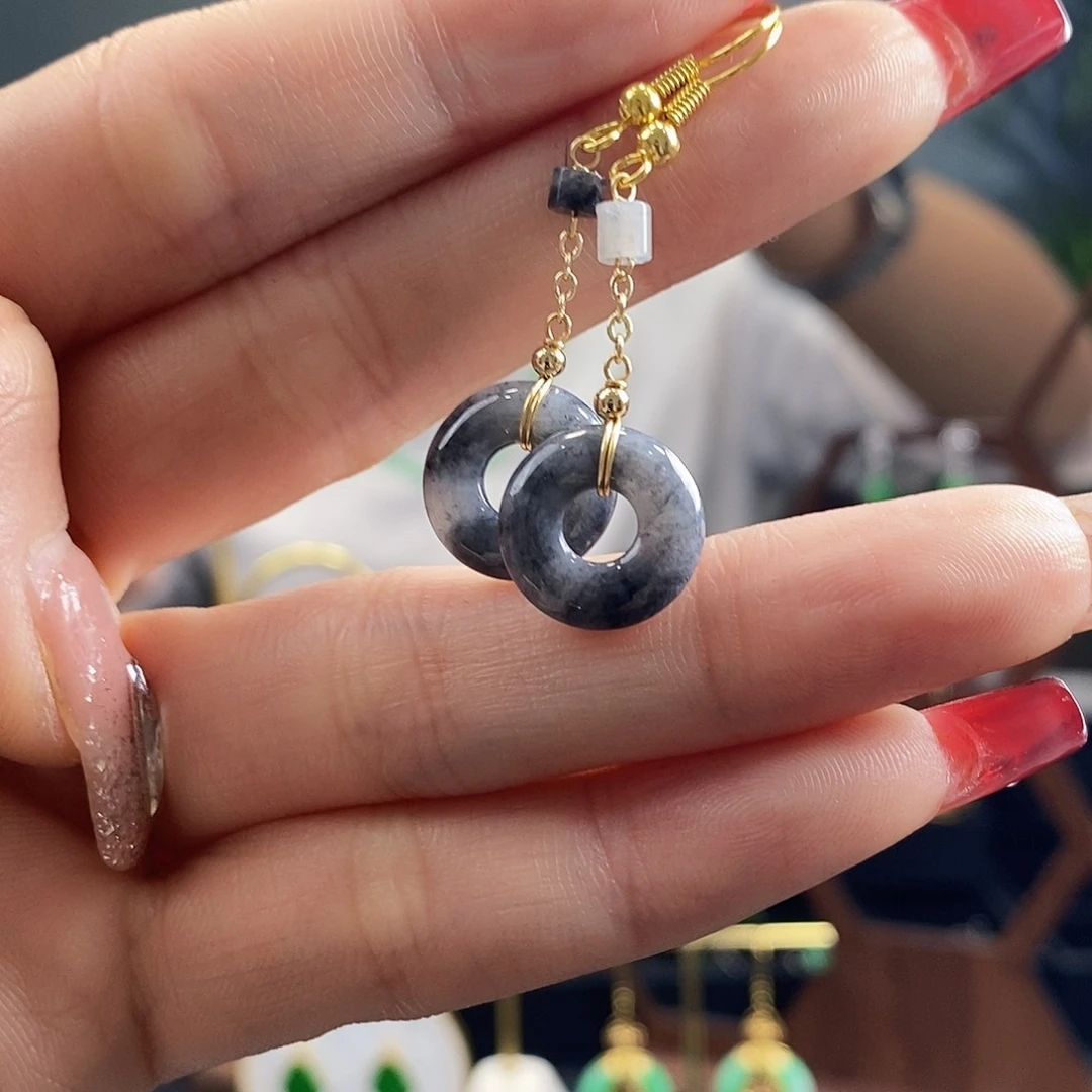 翡翠耳饰未镶嵌翡翠