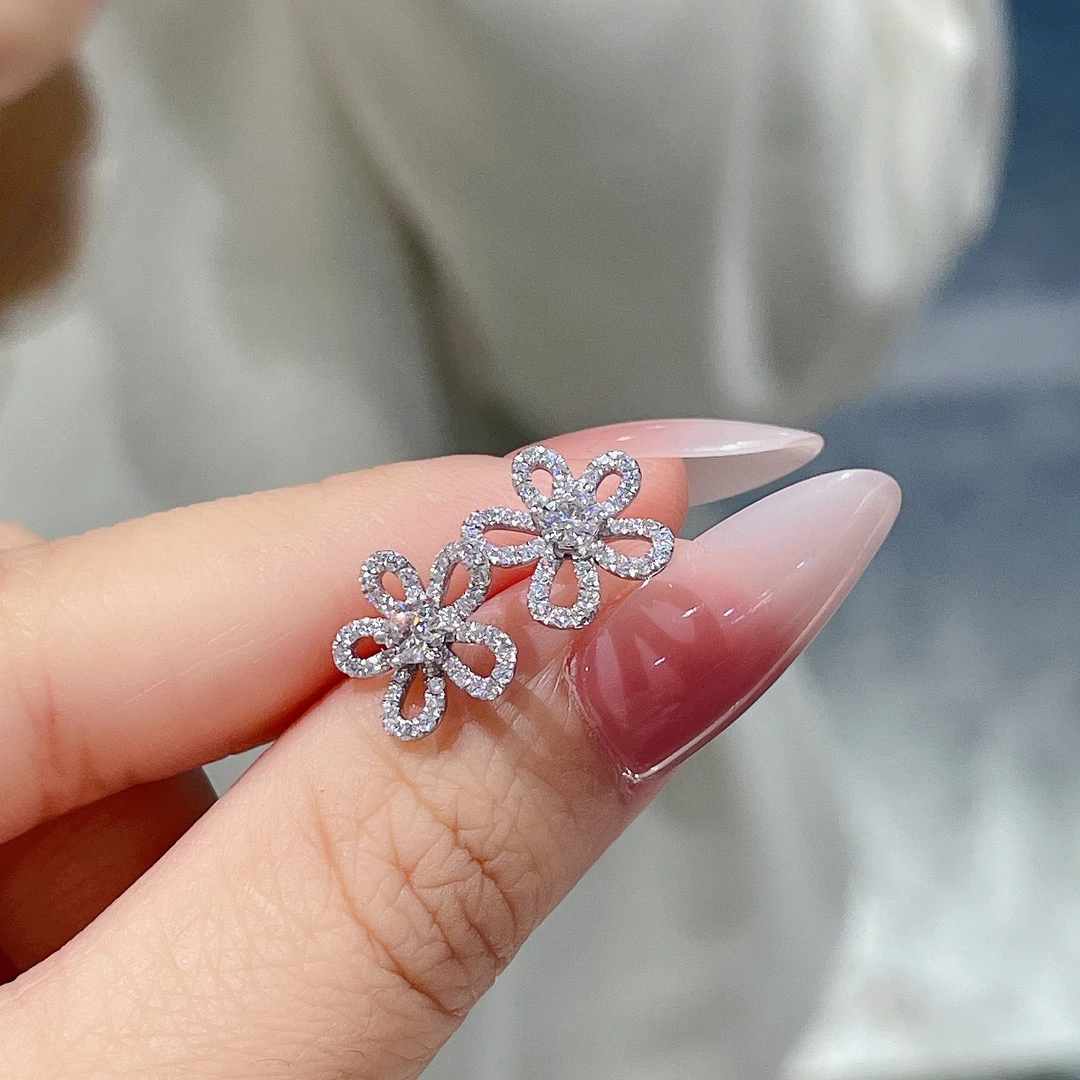 pt950铂首饰 莫桑格桑花耳钉 时尚精致