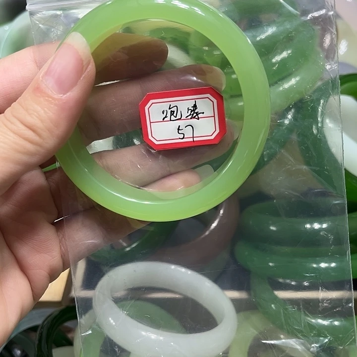 和田玉（糖玉）未镶嵌手镯