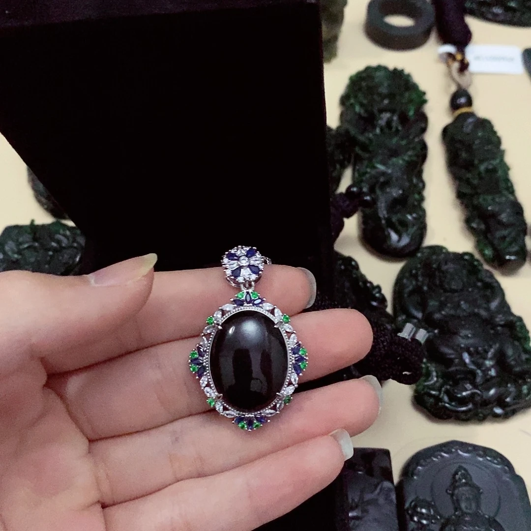 翡翠颈饰未镶嵌翡翠