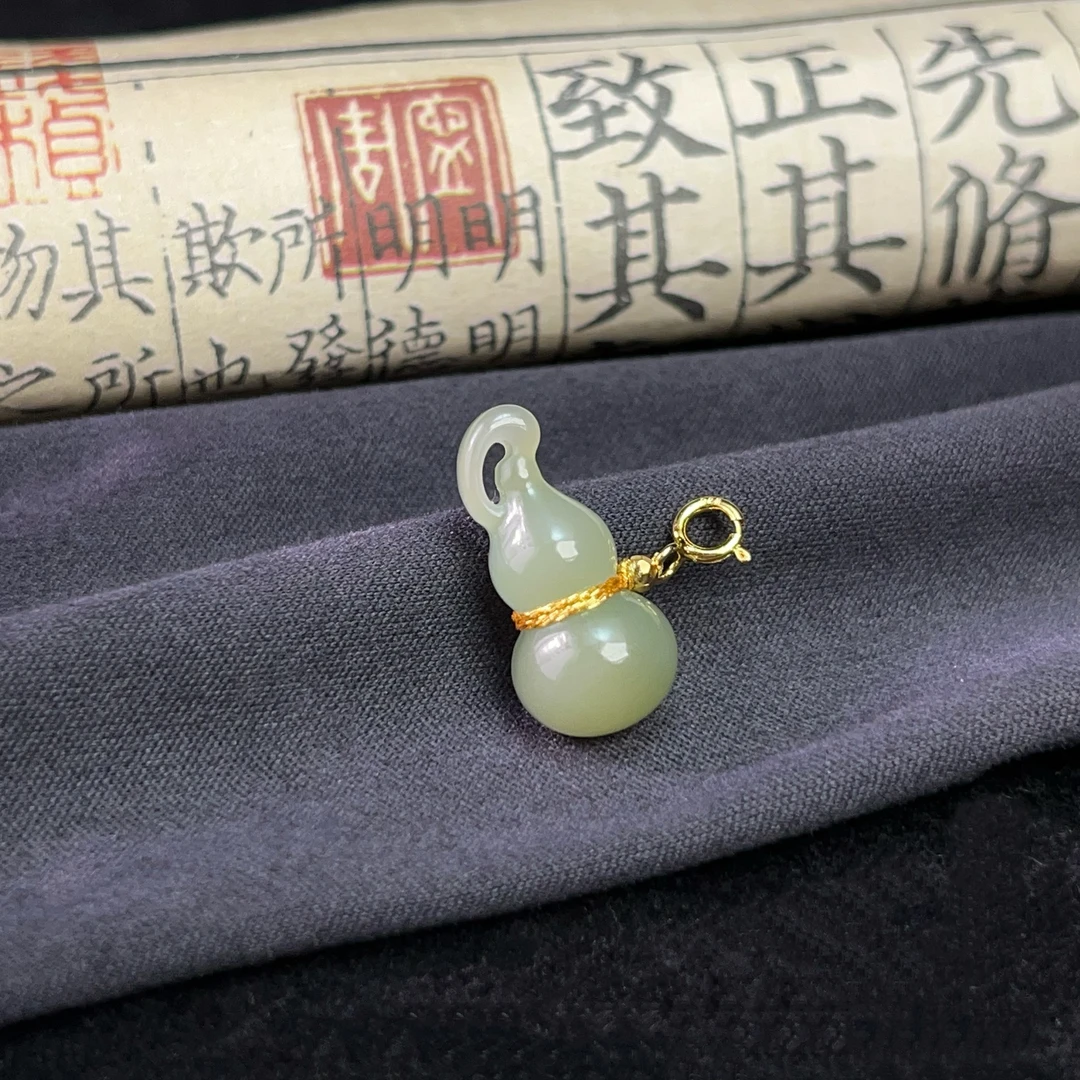 天然和田玉晴水立体葫芦吊坠-BY1538（多样性发货）