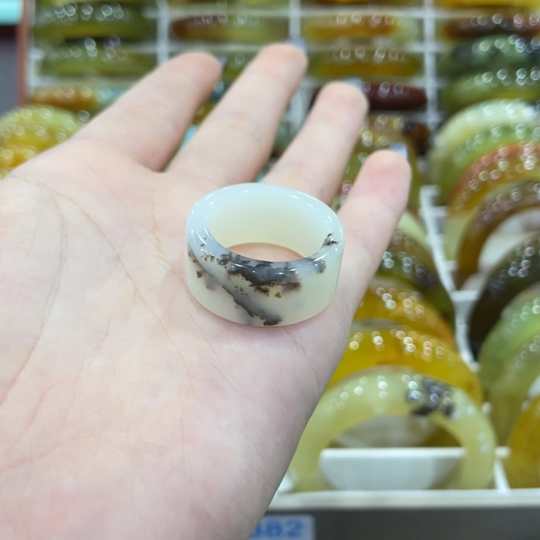 蛇纹石玉未镶嵌戒指