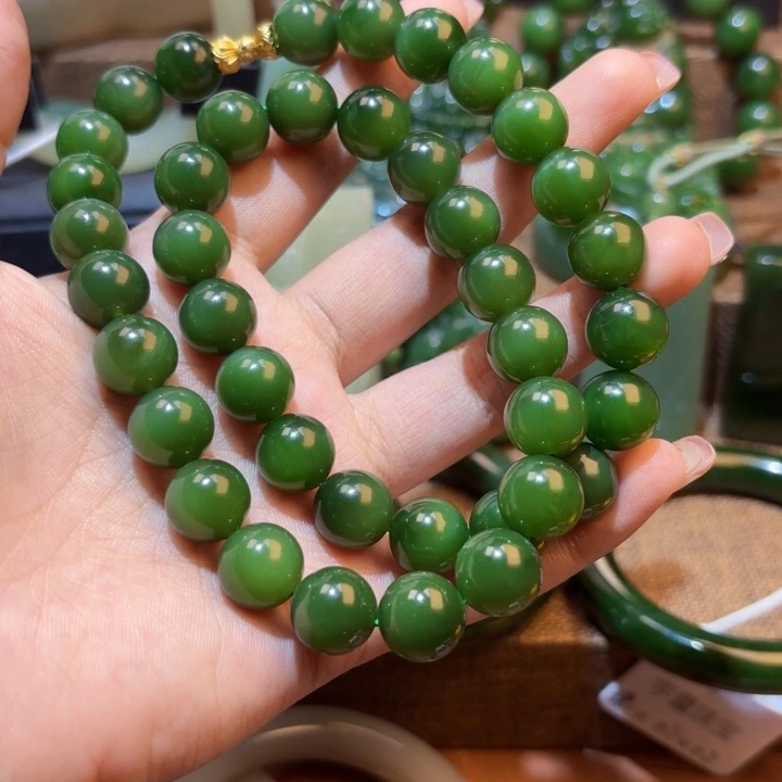 颈饰未镶嵌和田玉（碧玉）h****u