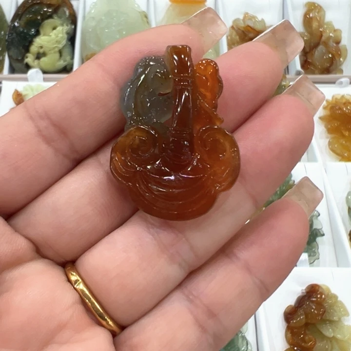 蛇纹石玉未镶嵌颈饰