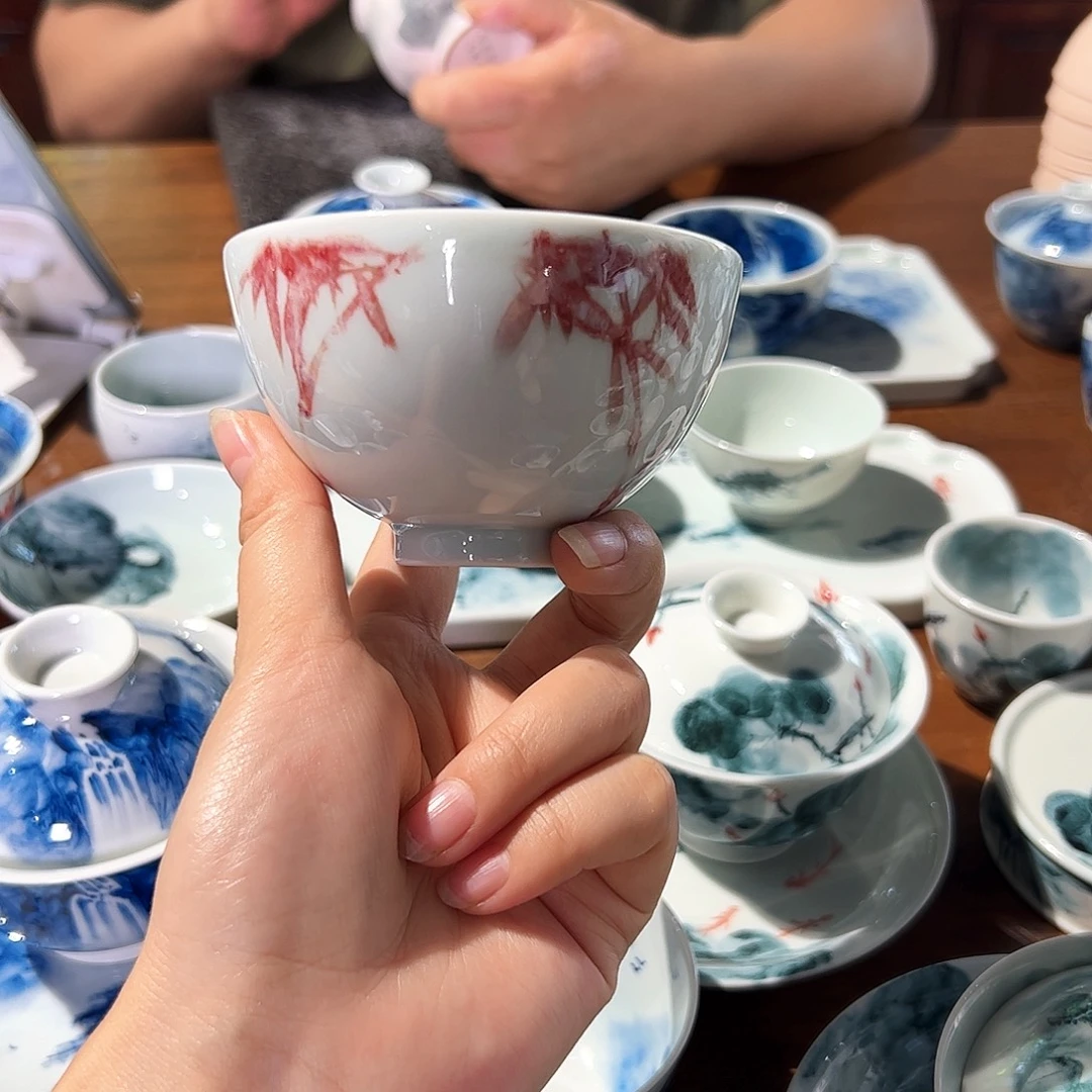 青花手绘主人杯釉里红