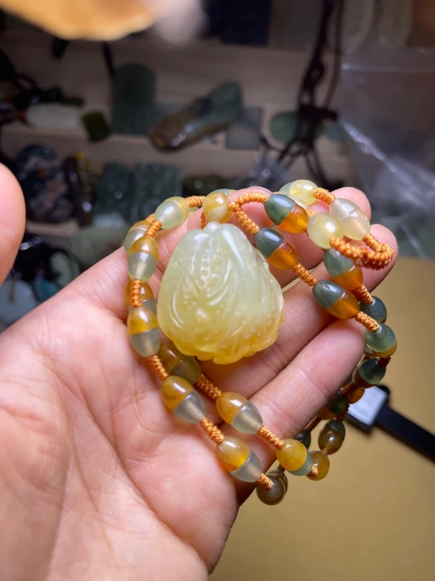 天然玉石俏色巨型玉体越玩越红透原矿洞料子佰财聚来白菜