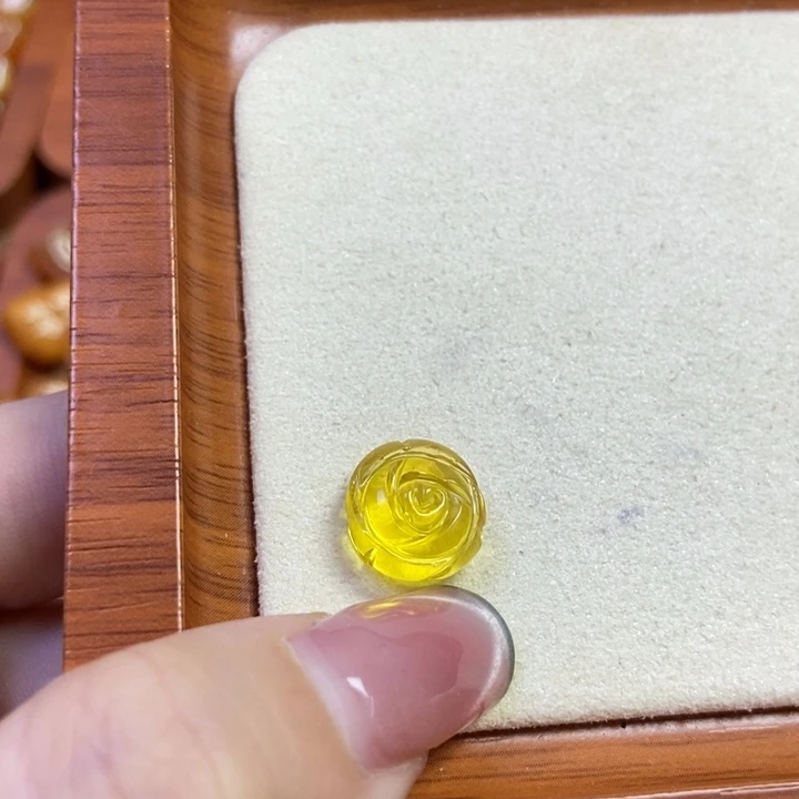 琥珀未镶嵌珠宝奇石玫瑰花