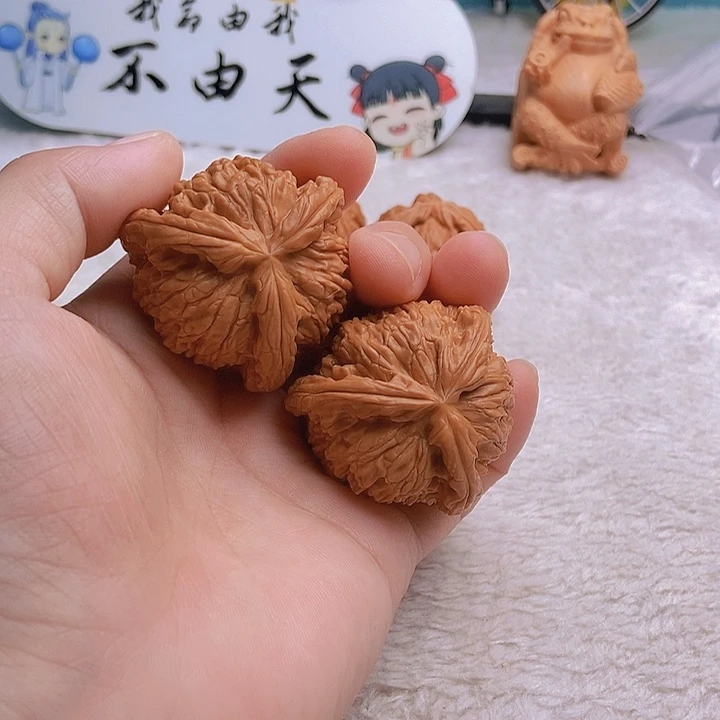 文玩核桃把件贝****心三棱