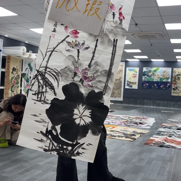 字画等多种形式的艺术作品和