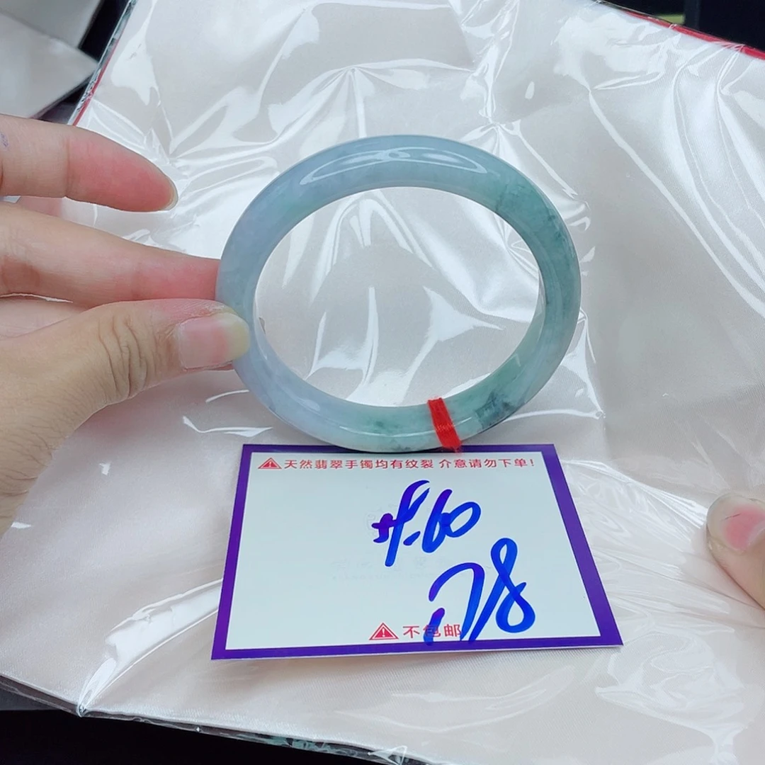 翡翠手镯未镶嵌翡翠