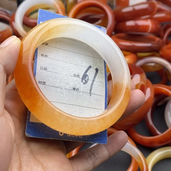 未镶嵌手镯石英质玉