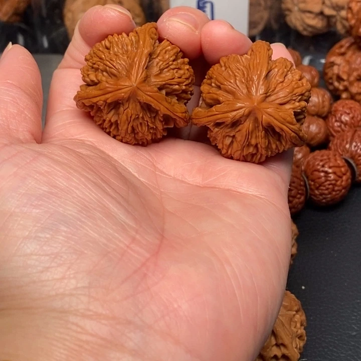 文玩核桃吊坠老*馆虎头奔